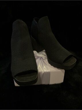 Eileen Fisher Women’s Black Knit Peep-Toe Wedge Booties Size 10